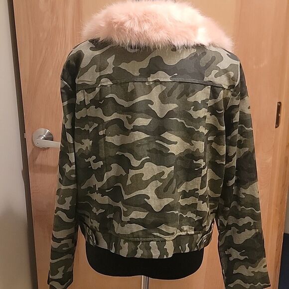 Cara Loren Camouflage Jacket with Pink Fur Collar Sz L - Picture 2 of 11